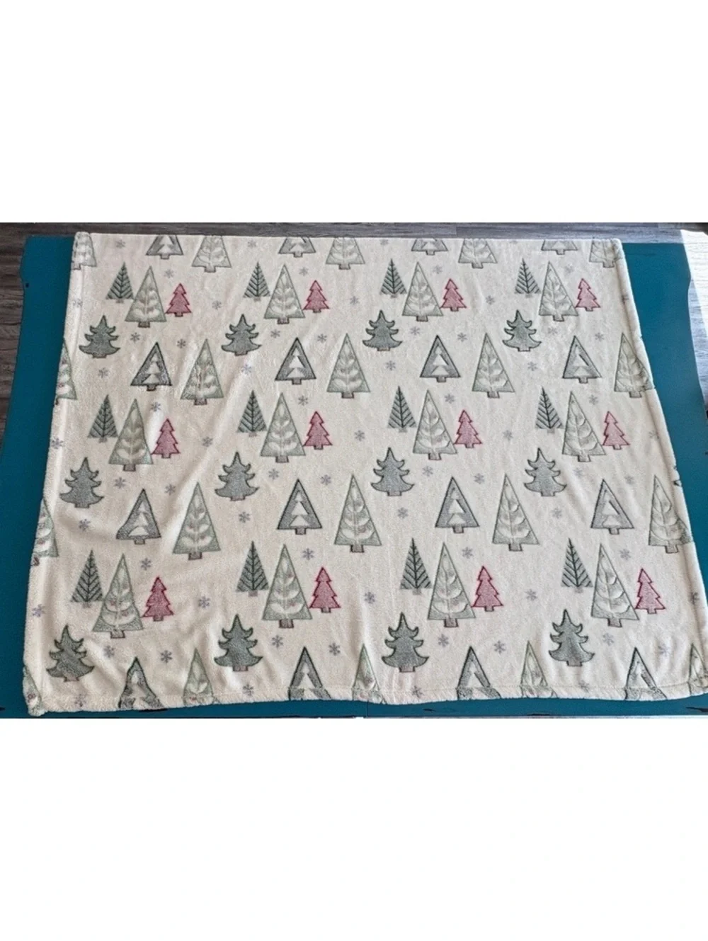 Mainstays Winter Trees Plush Throw Blanket 50x60 Soft Christmas Holiday Fleece